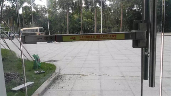 玻璃門安裝推桿逃生門鎖