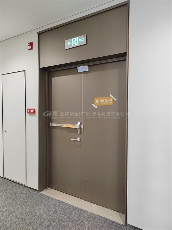 消防樓梯安全出口安裝報(bào)警推桿鎖