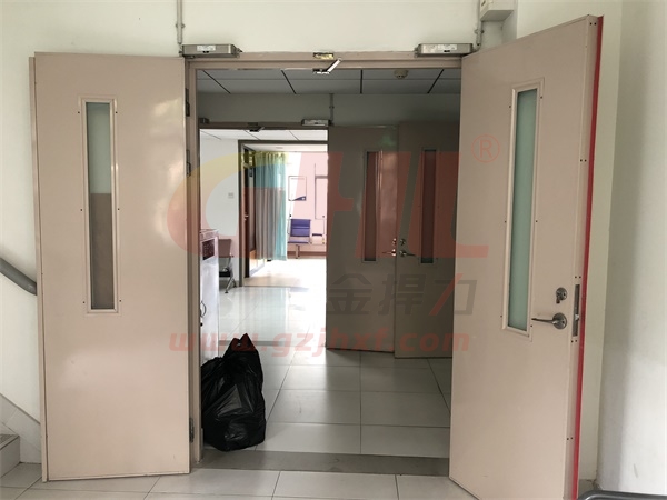 金捍力通電釋放型電動(dòng)閉門(mén)器可保持防火門(mén)170°開(kāi)啟