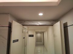 金捍力電動閉門器大膽的項施工方,提出了新穎的安裝方式