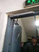 什么是電動閉門器？