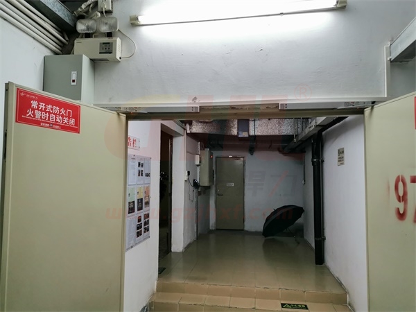 嘉裕太陽城廣場常開式防火門安裝金捍力電動閉門器