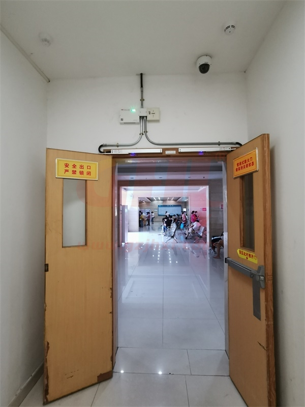 現(xiàn)場(chǎng)獨(dú)立聯(lián)動(dòng)控制電動(dòng)閉門器自動(dòng)關(guān)閉防火門