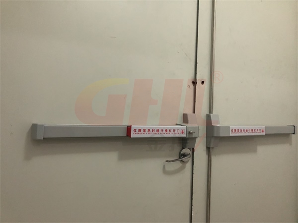 金捍力推桿鎖經(jīng)久耐用，2年依然嶄新發(fā)亮