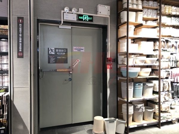 聯(lián)動(dòng)型防火門控制器、聯(lián)動(dòng)型推桿鎖、磁力鎖等組成的消防門禁系統(tǒng)