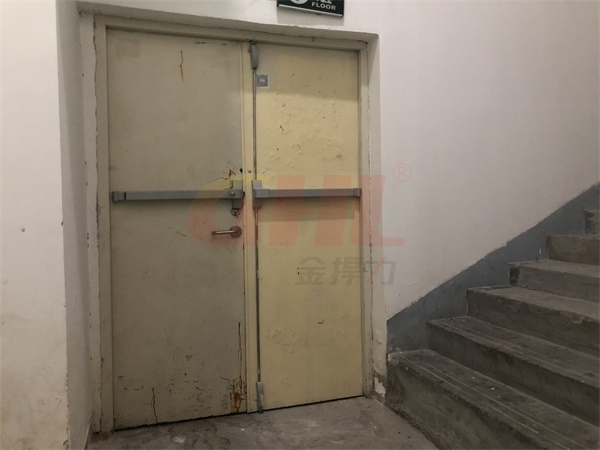 福州萬達(dá)廣場安裝金捍力推桿鎖