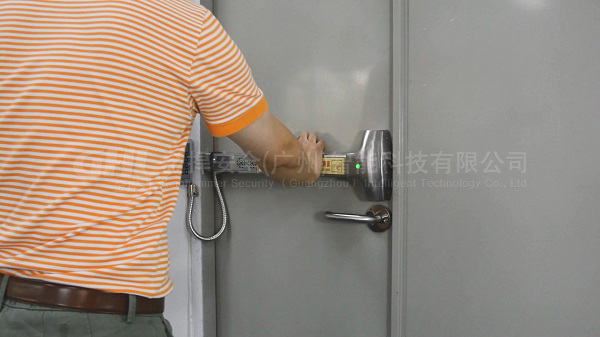 門禁型電控逃生鎖推桿即開，快速逃生
