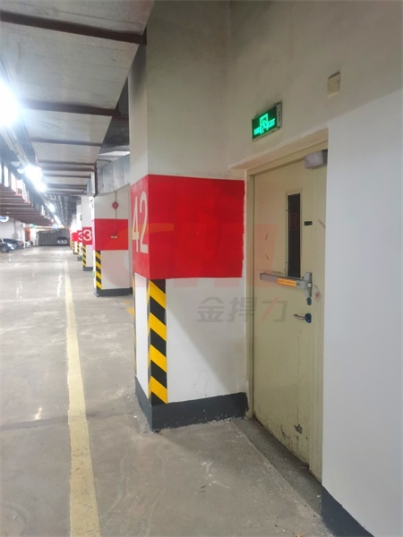 地下停車場(chǎng)安裝逃生鎖