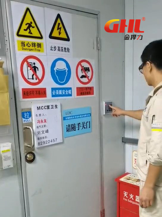 電動推桿鎖聯(lián)動門禁使用