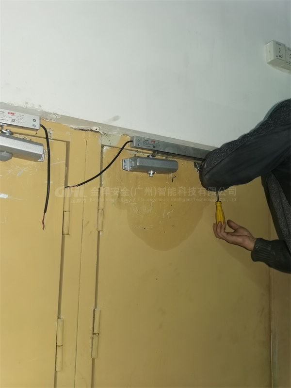 萬達廣場消防改造常開式防火門閉門器