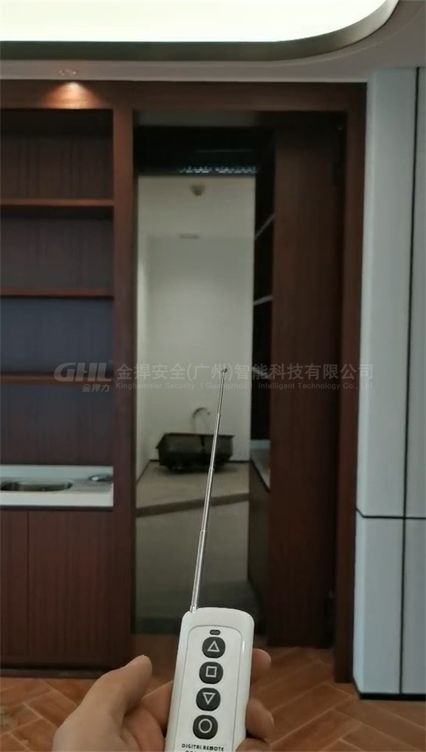 遙控自動(dòng)開(kāi)門(mén)機(jī)